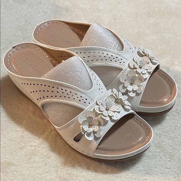Ecetana Elegant White Floral Women's Sandals - Picture 1 of 8